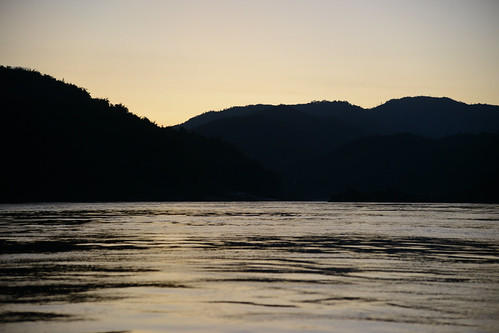 Arriving at Pakbeng at dusk by Jorge Lascar, Pakbeng is a small village in Bakeo Province, Laos. The two-day boat between Chiang Khong and Luang