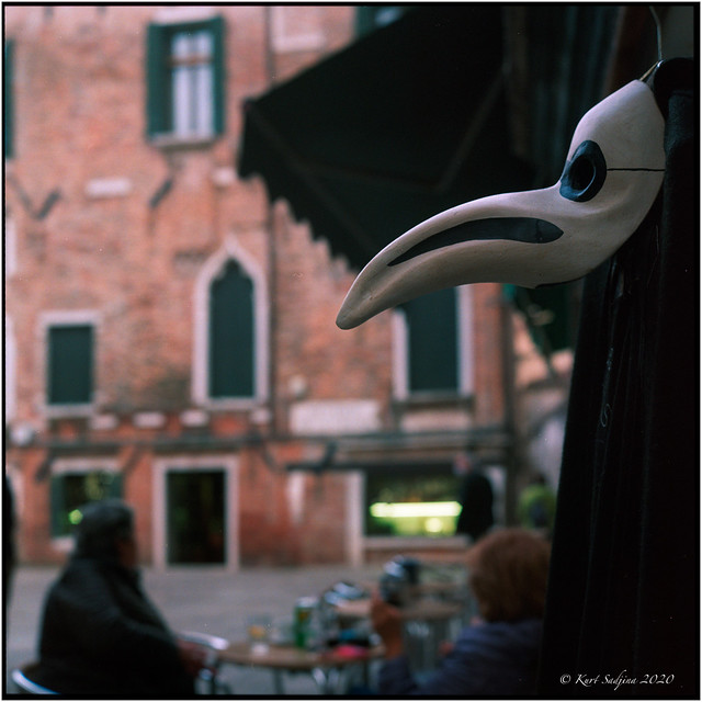 Maschera della Peste_Venezia 2020_Rolleiflex 2.8E