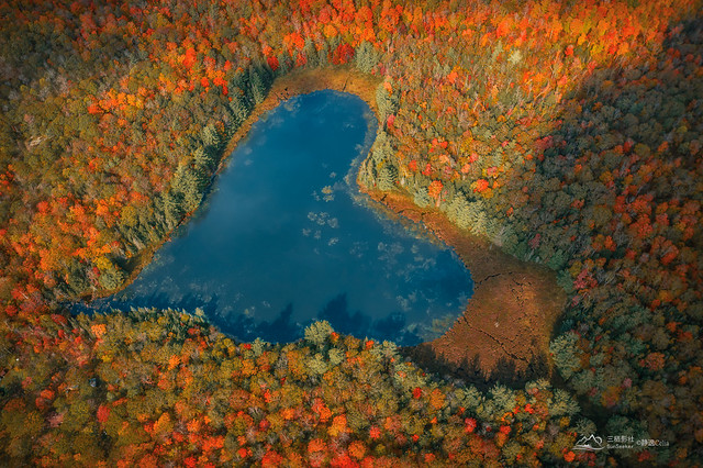 A Heart Shape Lake Surrounded by Brillant Fall Foliage Colors