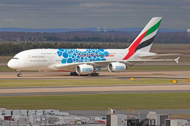 Emirates Airbus A380-861 A6-EOT