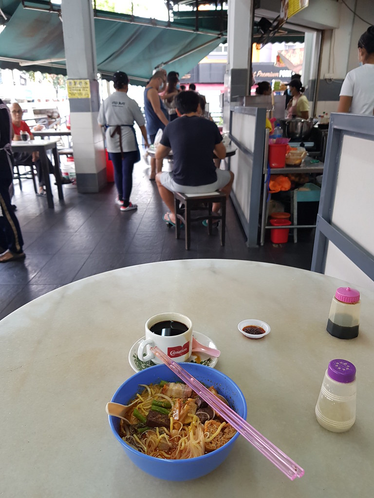 檳城咖喱麵 Penang Curry Mee rm$7.50 加燒肉 Add Siew Yoke rm$2.50 & 咖啡"哦" Kopi O rm$18 @ 合味茶餐室 Kedai Kopi Hup May PJ Kota Damansara