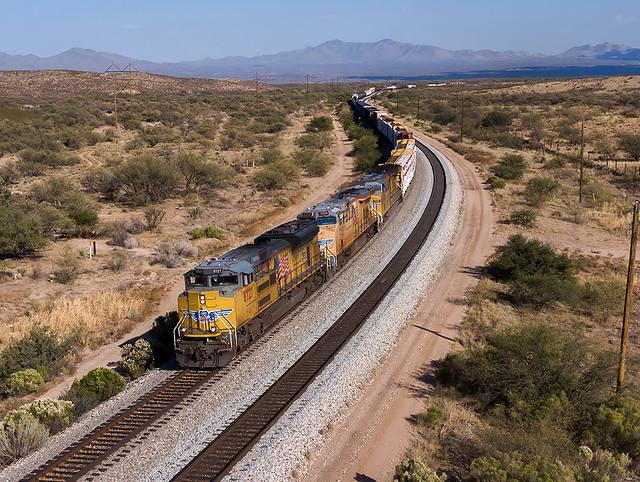 UP 8727 leads the MEWWCX as it pulls the grade up to the summit in Mescal