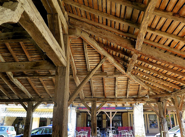 Charpente en bois de la halle de marché, Villaréal (Lot-et-Garonne)