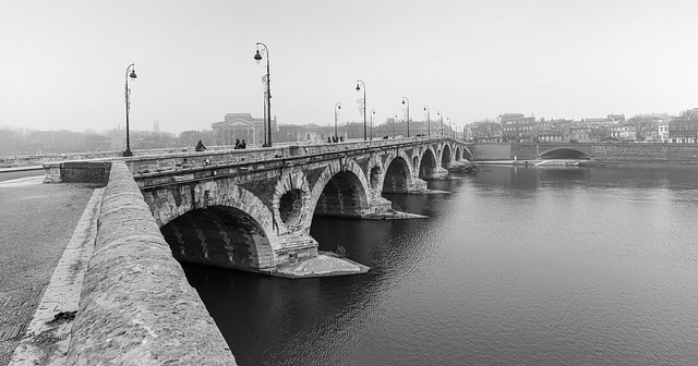 Toulouse - Le Pont Neuf et la brume matinale