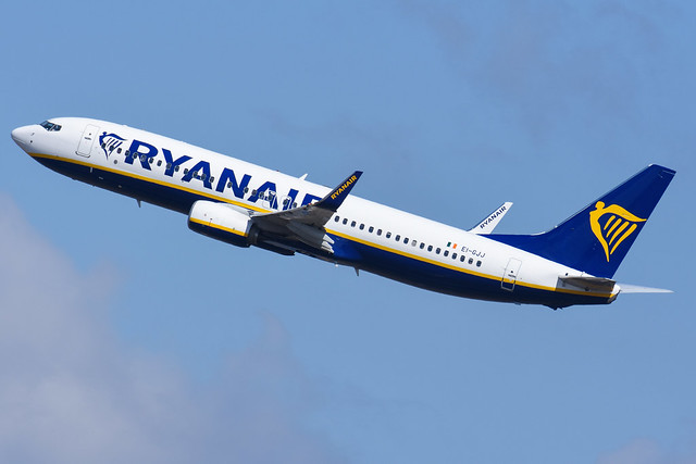 Ryanair 737-800 EI-GJJ