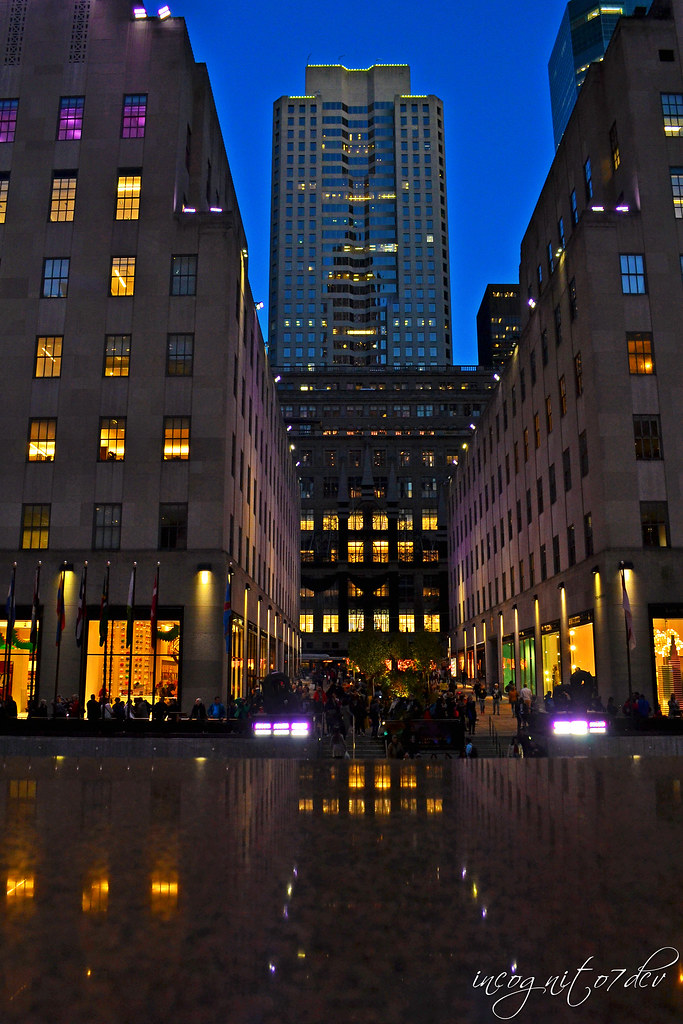 Saks Fifth Avenue seen from Rockefeller Center & Plaza Midtown   Manhattan New York City NY P00719 DSC_1762