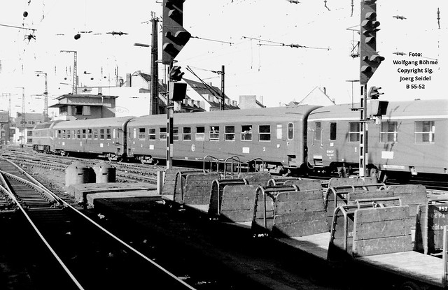 DE-50667 Köln Hauptbahnhof SNCB Diesellok Serie 55 mit D 182 Bad Harzburg-Paris SNCF  B10 UIC Y und DEV  A8 Personenwagen im September 1964
