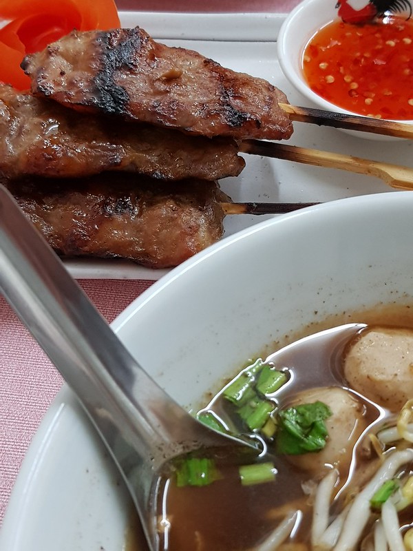 泰國船麵 Boat Noodle rm$11.90 & 泰国蜜汁烤猪肉串 Thai Moo Peng rm$9.90 @ 正宗泰式風味小食 Yummy Tummy Thai Restaurant USJ10