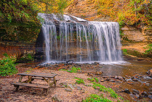 cascade falls osceola wisconsin autumn october 2020 picnic table view