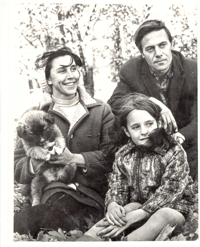 Т.М. Мельникова с семьей. Фотография из личного архива Т.М. Мельниковой. 1970-е годы