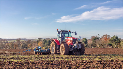 tractor tractorsdiggers masseyferguson agricultural farming canon carlzeiss lintonsnapper