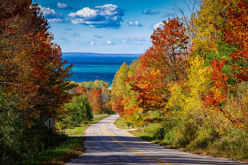 gillspier leelanau autumn foliage landscape road northport michigan unitedstates