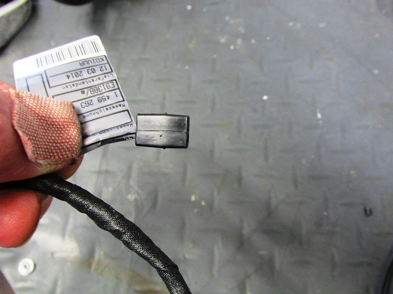 Sub-Harness "T" Plug That Supplies Power To Heated Grips