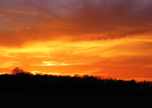 dusk rayleighscattering essex uk england gb unitedkingdom greatbritain countyofessex sun sunset sky cloud scenic picturesque greatbraxted vivid november