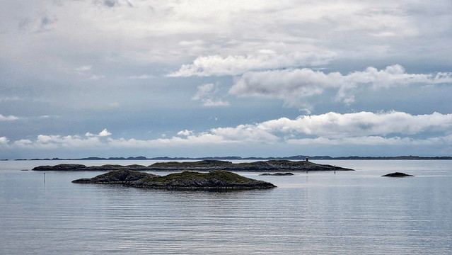 Cloudscape and archipelago in the Fedjefjord from Sævrøysundet (3)