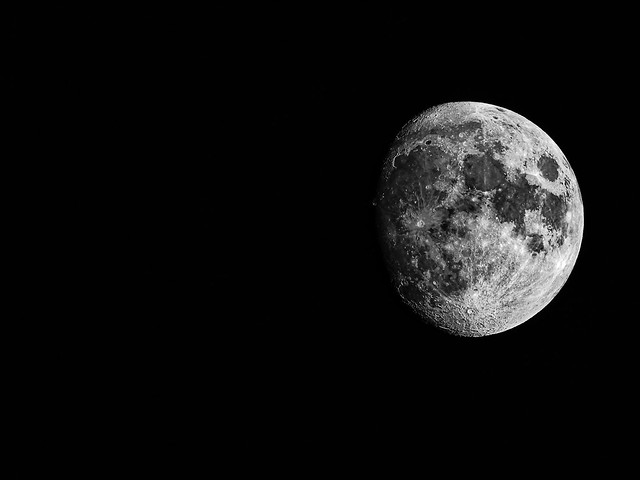 Moon Shot (Monochrome) (26th November 2020) (Olympus OM-D EM1.3 & Leica 100-400mm Telephoto Zoom) (1 of 1)