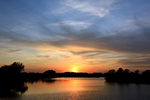 sunset cirrus lake water reflections chisholmcreekpark wichita kansas