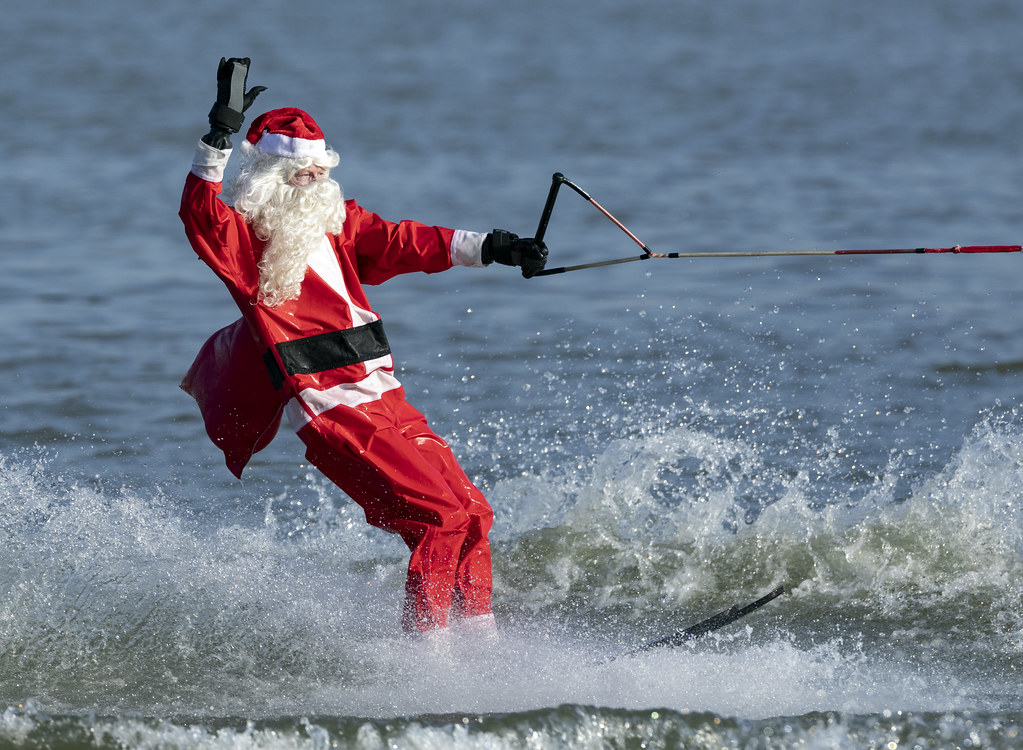 Waterskiing Santa show