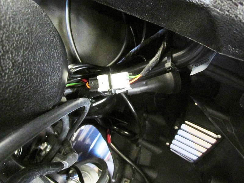 Heated Grip Sub-harness Plug Tie Wrapped To Right Upper Fairing Bracket