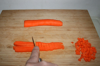 02 - Dice carrot / Möhre würfeln