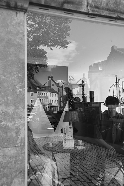 Spiegelung im Schaufenster / Reflection in the shop window