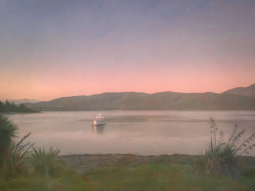 nz lake dawn sunrise paint fog boat teanau southisland texture water hss iphone