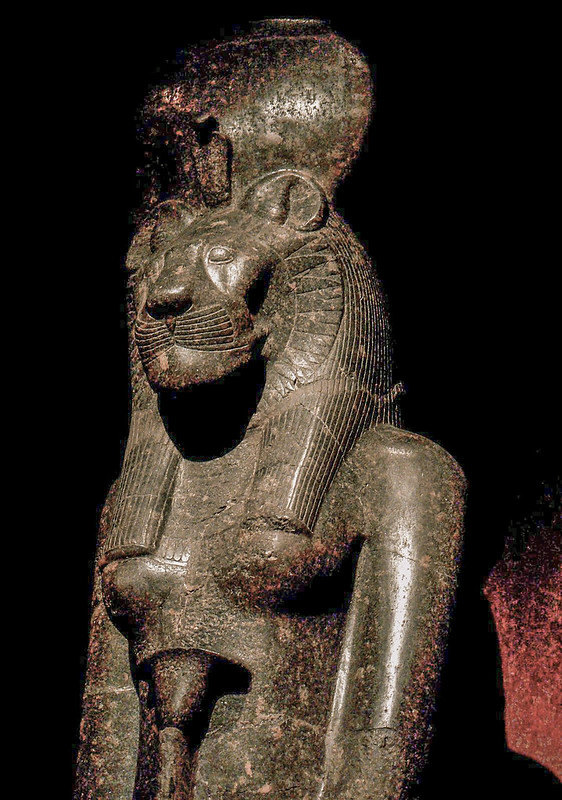 Statue_of_Sekhmet_in_the_Turin_Museum,_Italy