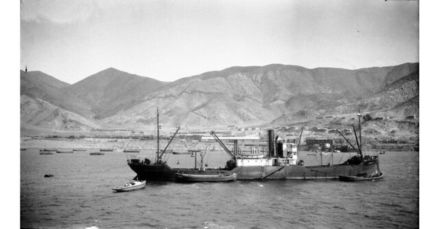 Hasta Barquito llegaron los barcos que trasportaban el hierro en bruto para fabricar acero, del fotografo norteamericano Robert Platt  1930