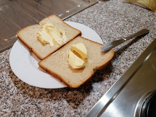 Brot mit Butter und Honig
