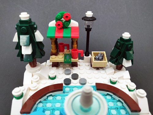 LEGO Seasonal Ice Skating Rink (40416)