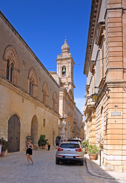 Palazzo Santa Sofia and the Church of the Annunciation