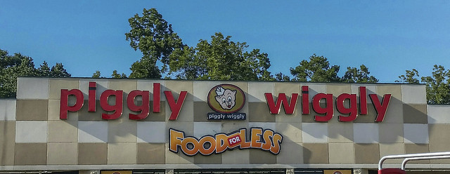 50671434817 e702e46afb z Tallahassee, Florida   no better name in grocery shopping than Piggly Wiggly; obviously a Southern chain.
