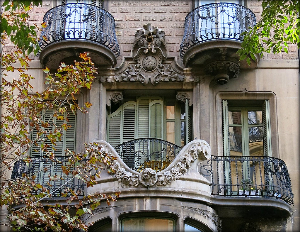 Salve: Balconies in Barcelona