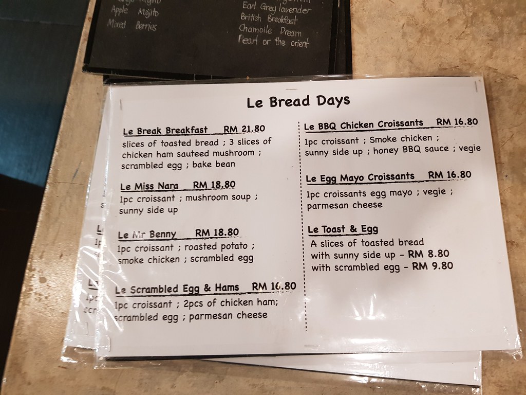 香炒蘑菇牛角包 Le Sauteed Mushrooms Croissant rm$10.20 & 卡水塔奶油甜甜圈 Le Bamboloni rm$6 @ Le Bread Days SS2