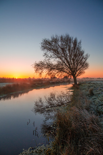frost weather sunrise flickr explore landscape season winter cold uk england sun rise color tree reflection orange