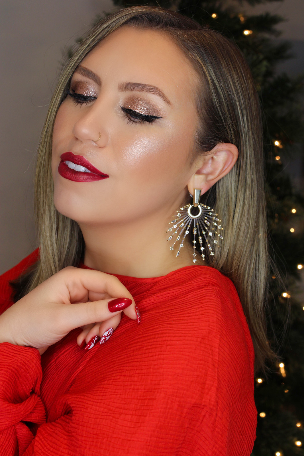 Holiday Makeup Monday Tutorial: Glimmer Eyes & Red Lips | Winged Eyeliner | Shimmer Glitter Eyeshadow | Deep Red Lipstick | Christmas Makeup Looks
