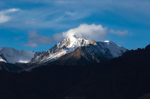 ???? mountainpeak snowcappedpeaks clouds himalayas landscapes ladakh stokkangri