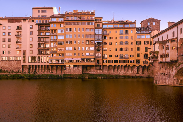 Buildings Along the Arno River (Lungarno Torrigiani, Firenze, Italia)