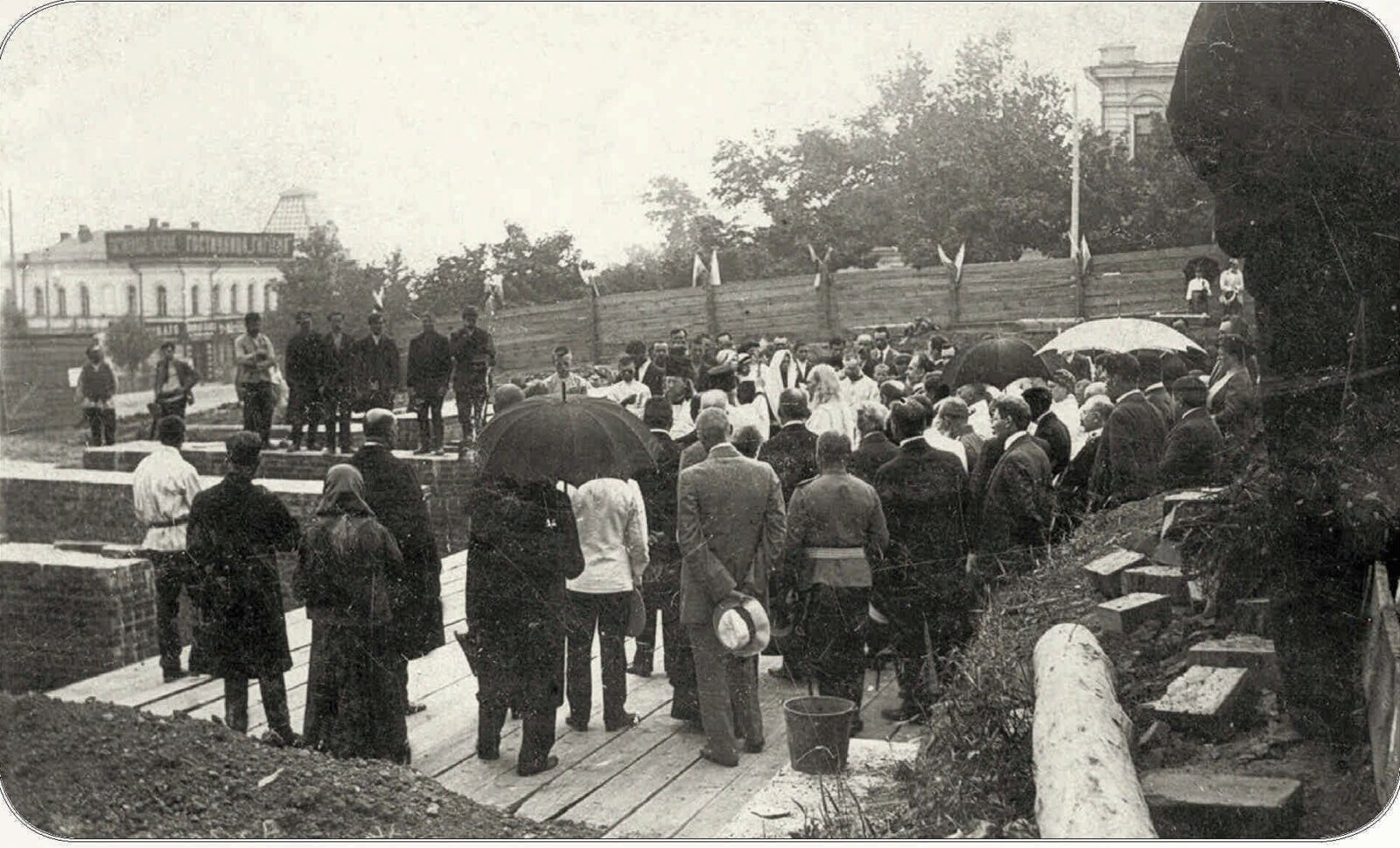 Молебен по случаю закладки дома В.Г.Белинского. 1911