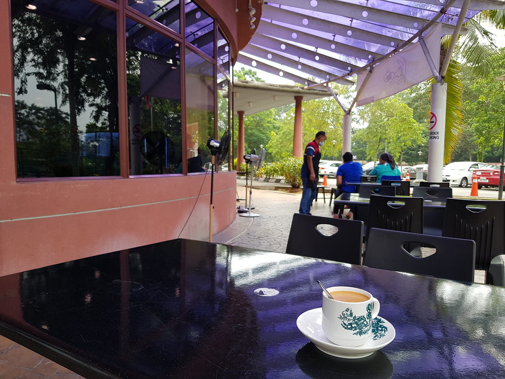 奶茶 Teh rm$2.20 @ KOMO Cafe in KL TTDI