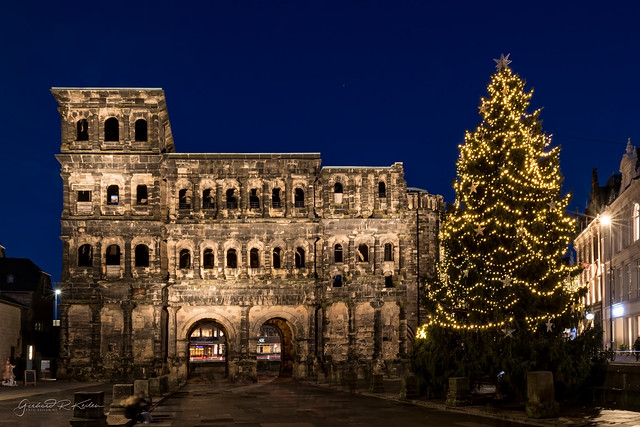 Trier Porta Nigra with Christmas tree!