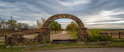 2020visions old unused abandoned ranch rural texas pentax pentaxkp gate stone countryside country