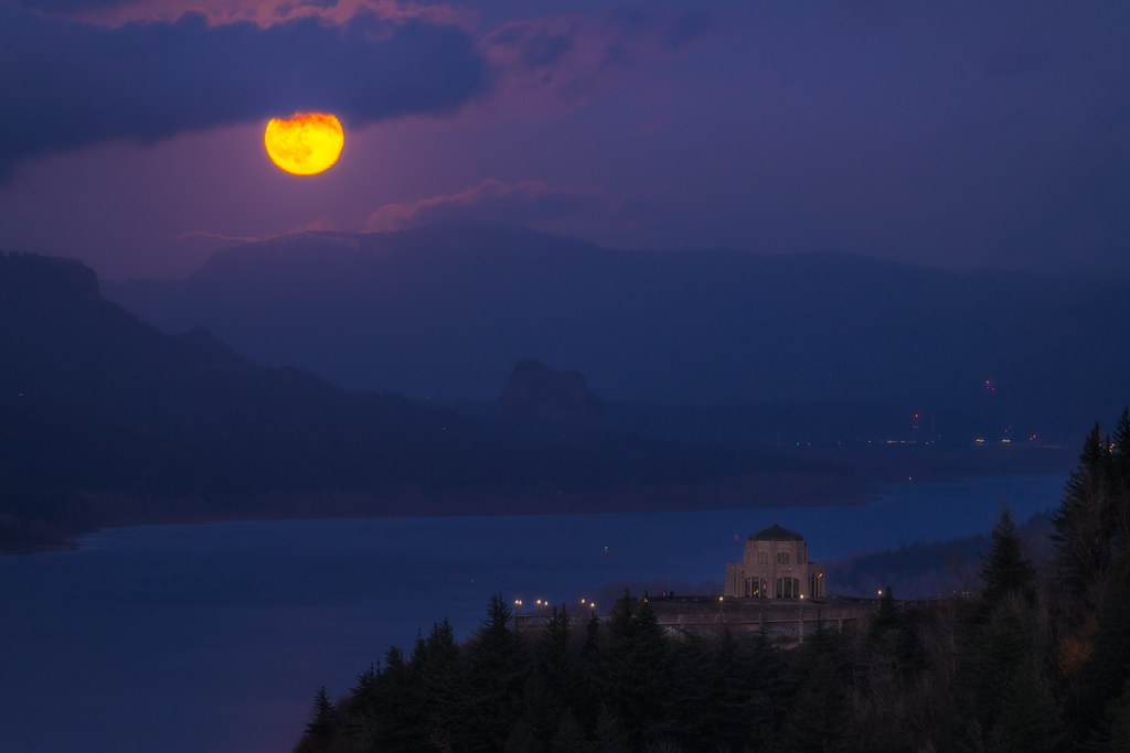 Moonrise over the Columbia River Gorge