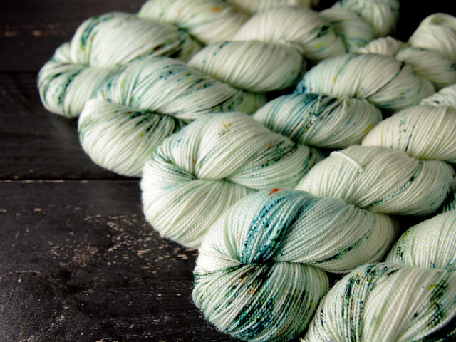 Favourite Sock – hand-dyed superwash merino wool yarn 4 ply/fingering 100g – ‘Snø’