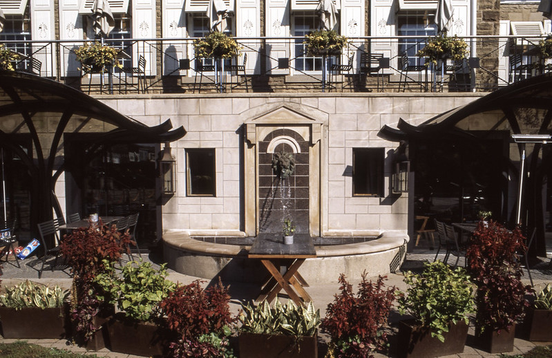 Towne Square Fountain Display