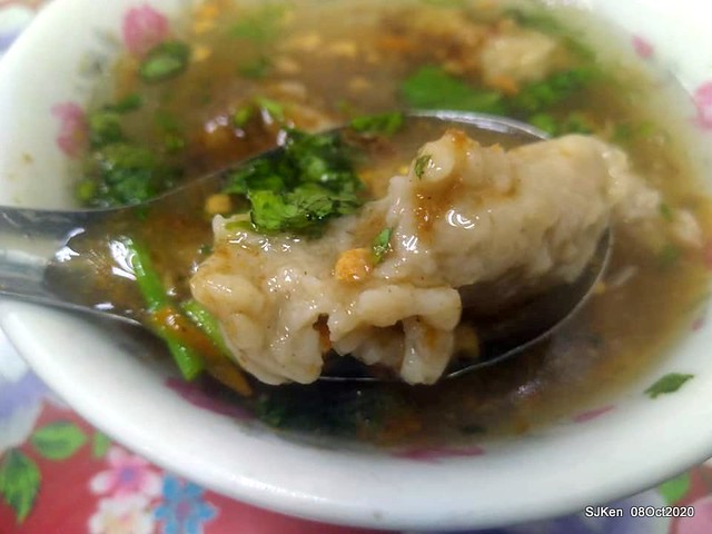 Taiwan traditional light dishes - Oil cake & pork meat soup "萬華蘇家肉圓油粿", Taipei, Taiwan, SJKen, Oct 8, 2020.