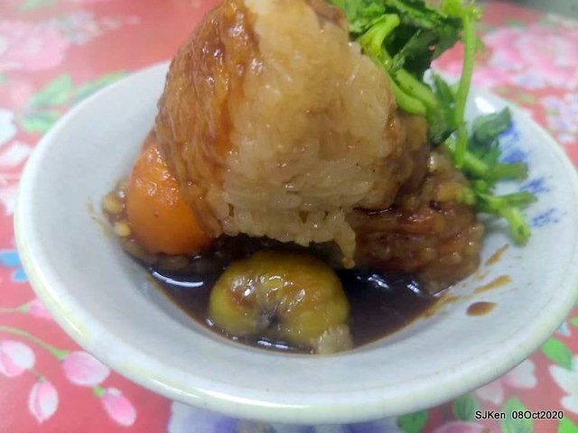 Taiwan traditional light dishes - Oil cake & pork meat soup "萬華蘇家肉圓油粿", Taipei, Taiwan, SJKen, Oct 8, 2020.