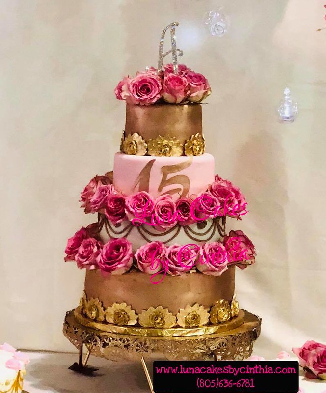 Quinceañera Cake with rose gold and gold details and fresh roses from Luna Cakes by Cinthia