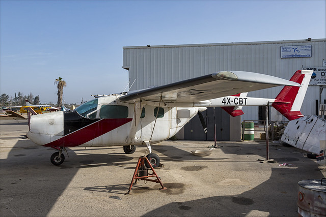 Cessna 337G Super Skymaster - 01