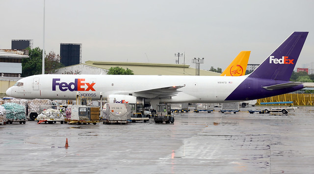 FedEx B757-200F N914FD parked MNL/RPLL